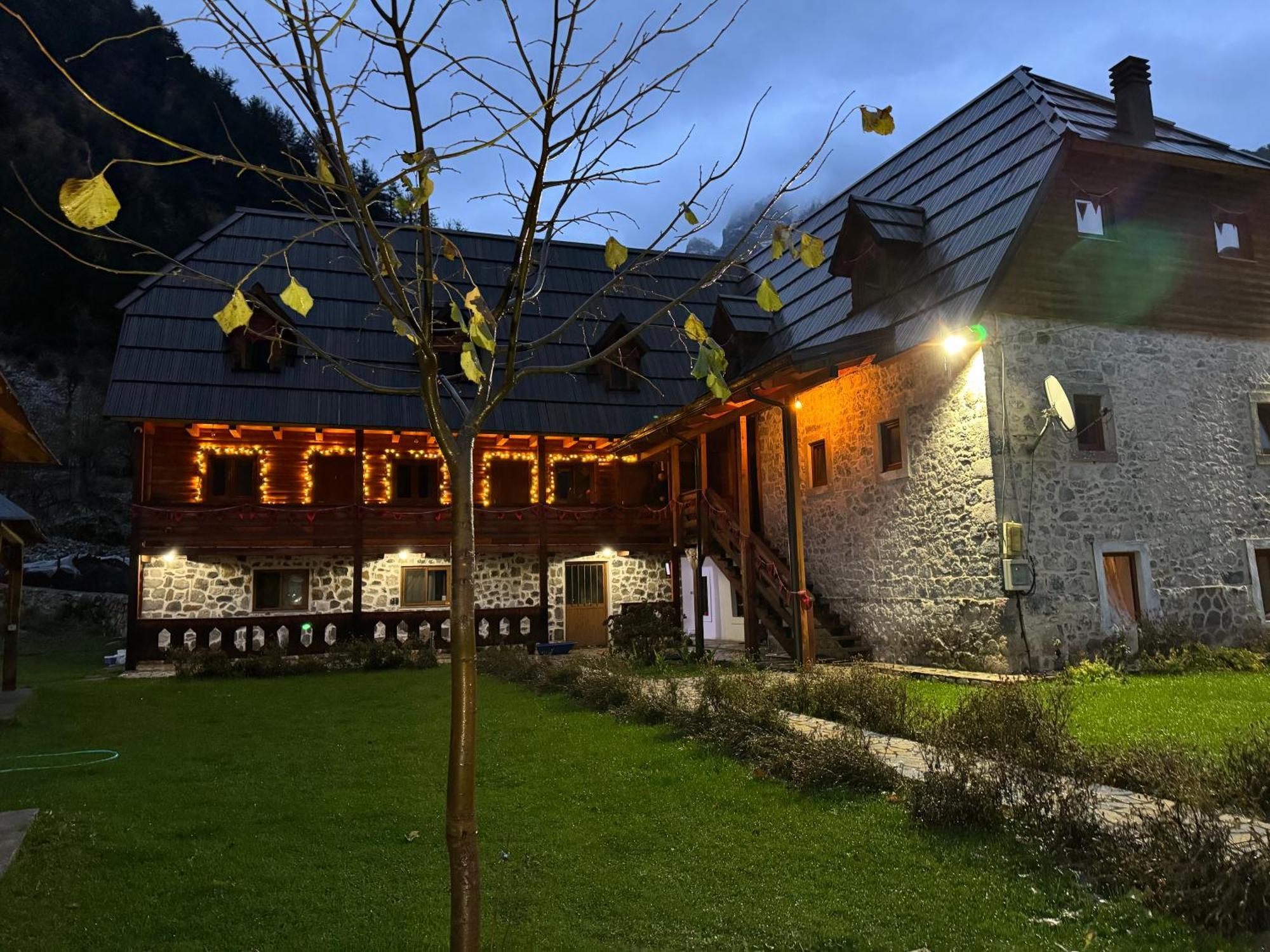Guesthouse Prrockaj Theth Exterior photo
